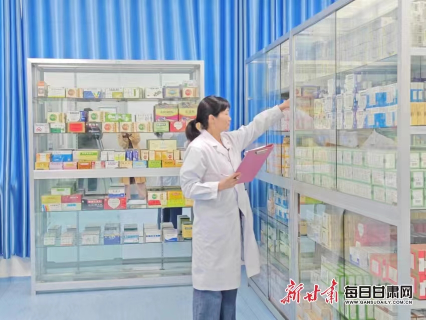 汪爱霞检查药品样品 微信图片_202305311645211.jpg