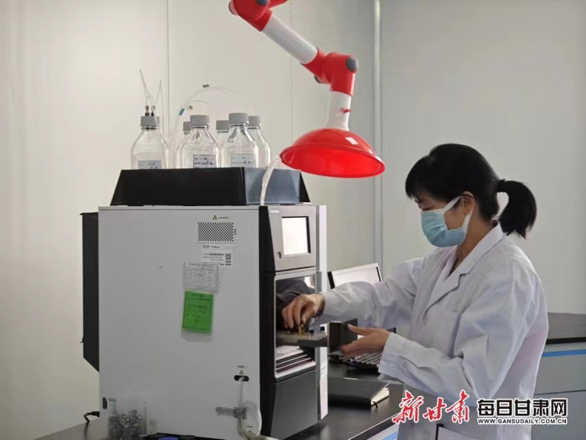 汪爱霞记录下每一次实验数据
